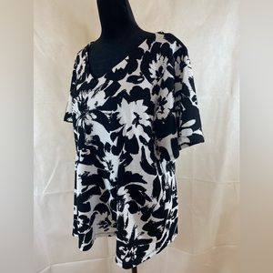 Ashley Stewart Black & white blouse lightweight breathable material size 14/16